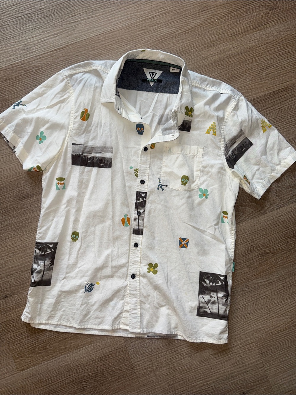 VISSLA Neu Wave Eco Ss Vertigo Surf Short-Sleeve Button Up Collared Shirt